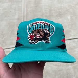 Y2K Mitchell and Ness Vancouver Grizzlies Diamond Snapback Hat